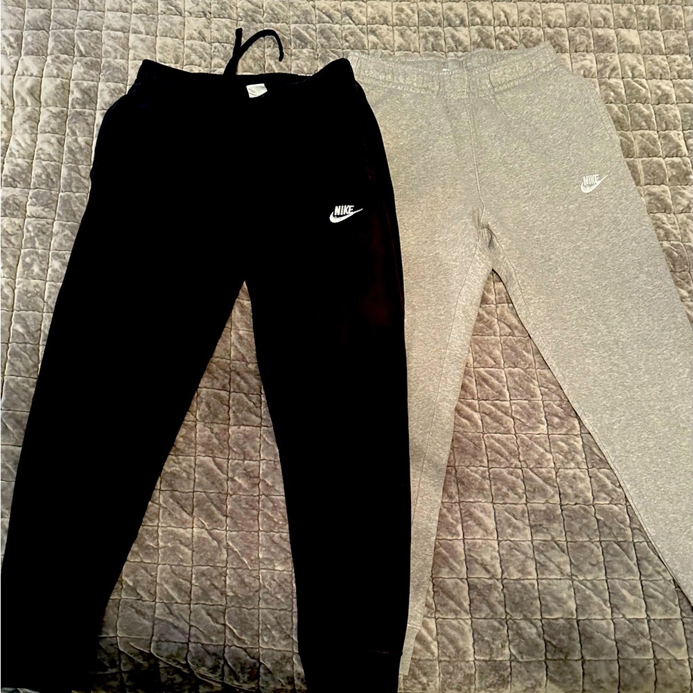 Men’s Size Small Nike Joggers.